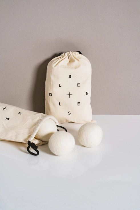 Bag of 6 white wool dryer balls- Olsen + Olsen